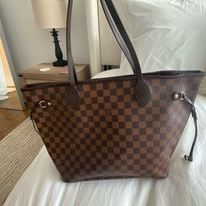 Louis Vuitton medium Neverfull with red interior